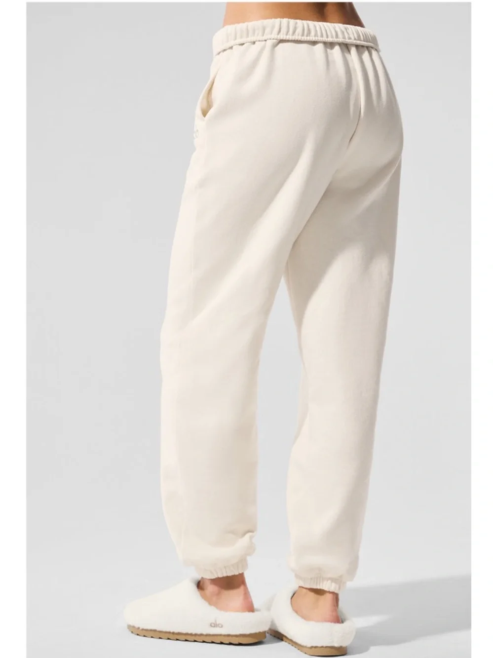 ALO Yoga selling new